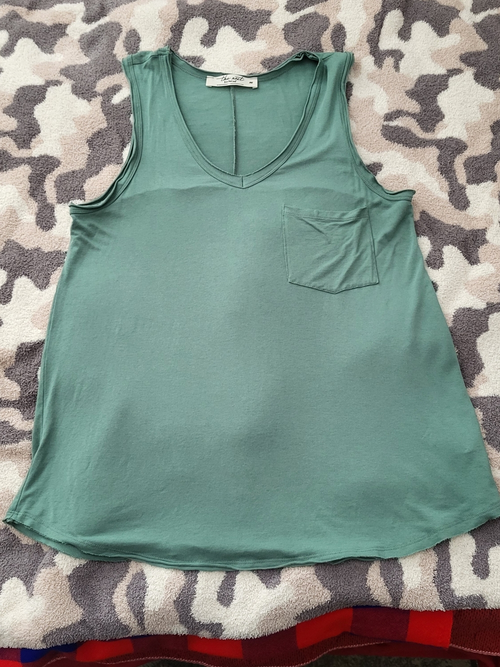 The Nest Green V-Neck Pocket Tank Top - EUC, Size M